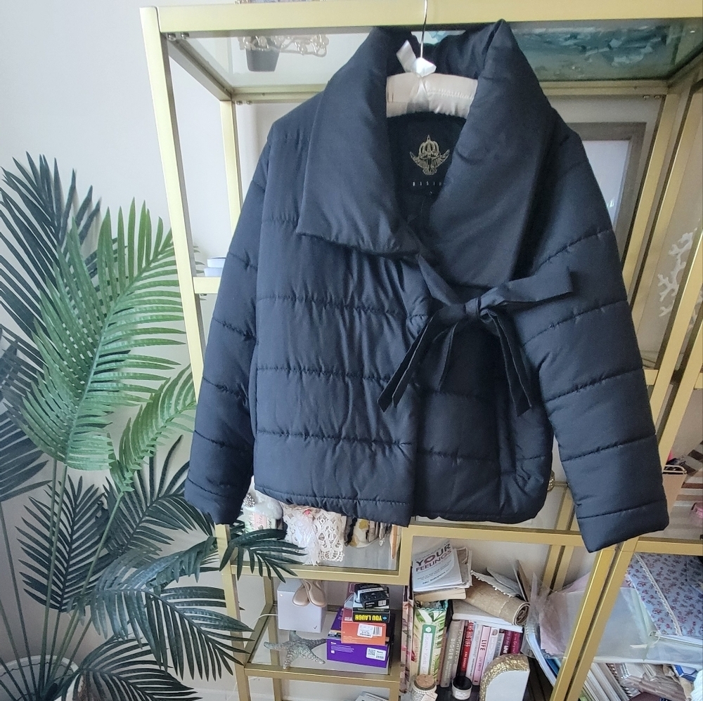 NWT Nasty Gal Cropped Puffer Jacket in Black - Women's Size Large - Picture 2 of 8